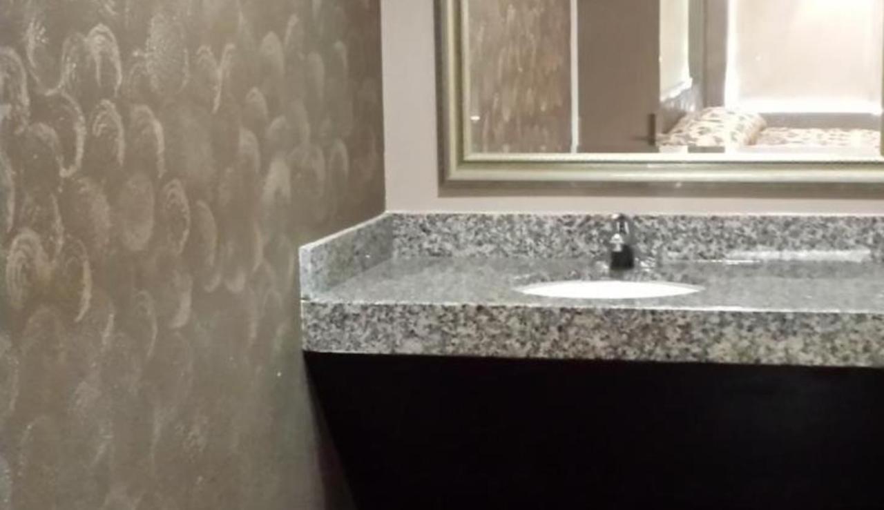 Royal Relax Inn Fairmont City Luaran gambar